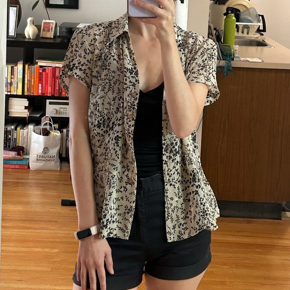 Evan Picone vintage cream floral short-sleeve button-down top petite - Picture 8 of 10